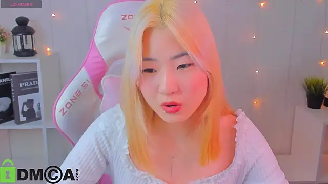 Snapshot of Aisi_18 chatting on 26, 11, 2025 Aisi 18 online show from 26, 11, 2025