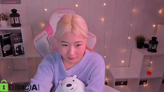 Snapshot of Aisi_18 chatting on 28, 11, 2025 Aisi 18 online show from 28, 11, 2025