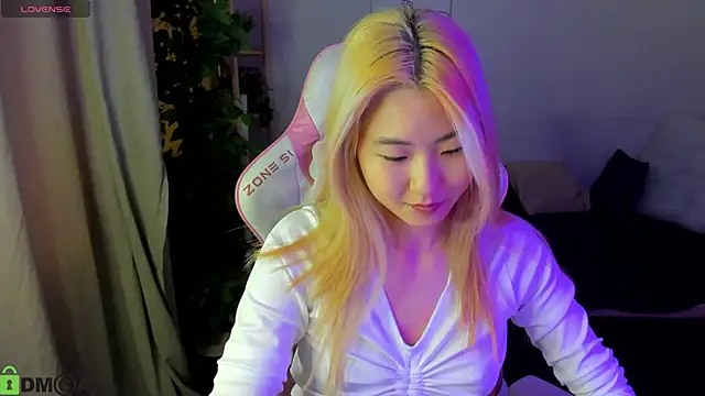 Snapshot of Aisi_18 chatting on 29, 9, 2025 Aisi 18 online show from 29, 9, 2025