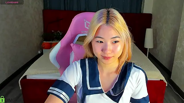 Snapshot of Aisi_18 chatting on 29, 10, 2025 Aisi 18 online show from 29, 10, 2025