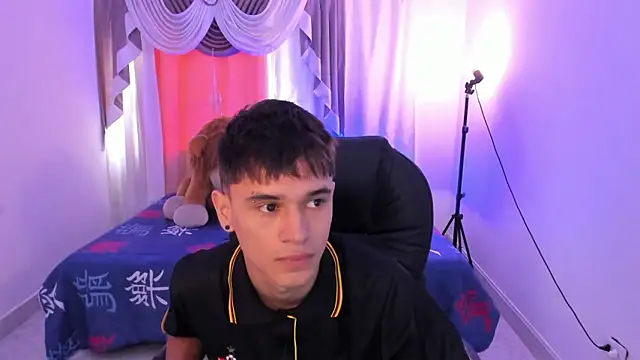 Aron Boyy online show from 8, 4, 2026