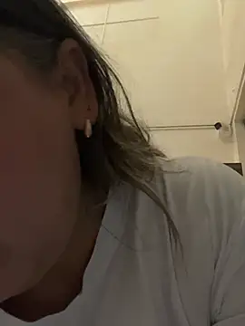 Snapshot of Lucy_Milf_474 chatting on 28, 5, 2026 Lucy Milf 474 online show from 28, 5, 2026