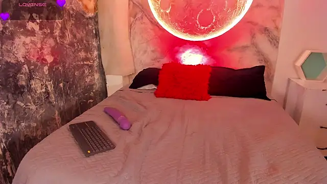 chloegils  online show from 13, 9, 2025