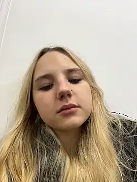 Sky Cutie online show from 15, 11, 2025