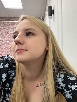 Sky Cutie online show from 10, 10, 2025