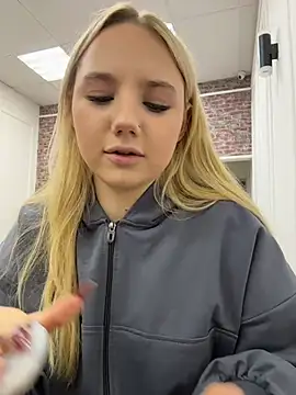 Sky Cutie online show from 8, 11, 2025