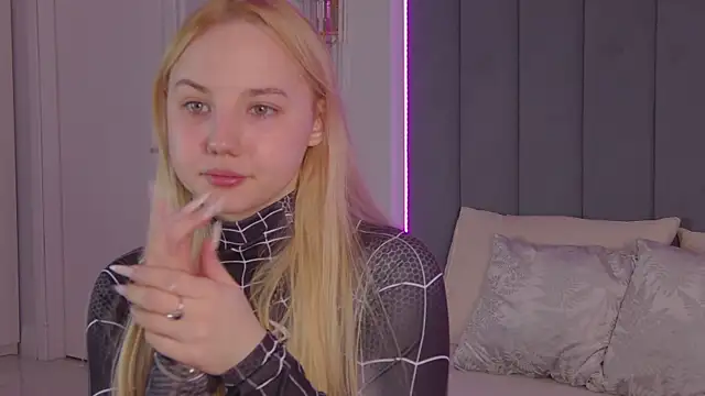 Sky Cutie online show from 15, 4, 2026