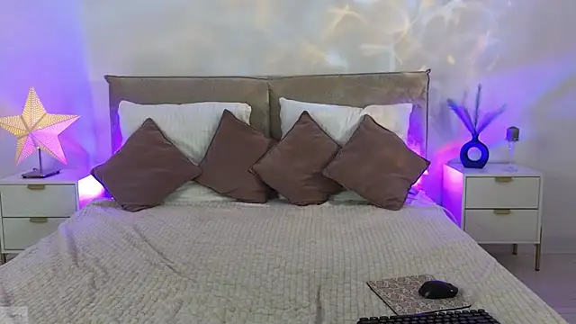 Jules night online show from 4, 12, 2025