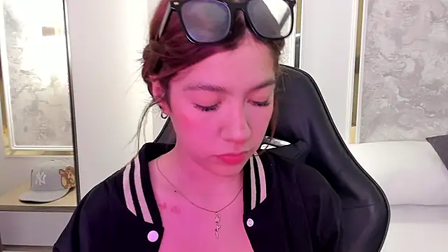 doll eyees  online show from 24, 9, 2025