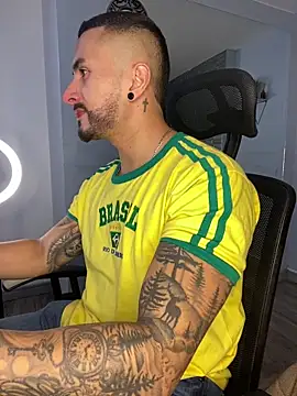 Snapshot of ALEXXX_KING chatting on 3, 10, 2025 ALEXXX KING online show from 3, 10, 2025