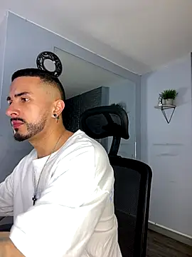 Snapshot of ALEXXX_KING chatting on 10, 10, 2025 ALEXXX KING online show from 10, 10, 2025