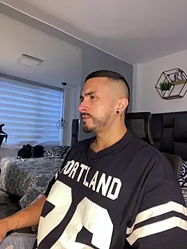 Snapshot of ALEXXX_KING chatting on 4, 10, 2025 ALEXXX KING online show from 4, 10, 2025