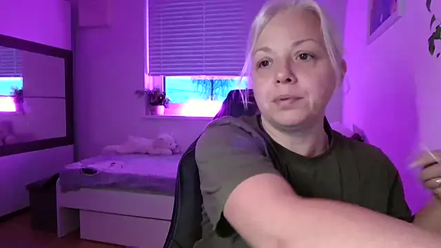 Snapshot of Linsy_Kim chatting on 26, 11, 2025 Linsy Kim online show from 26, 11, 2025