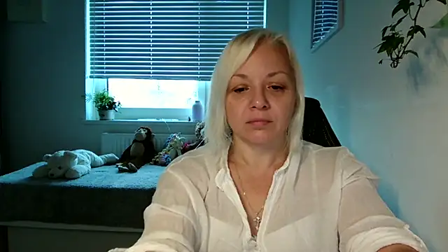 Snapshot of Linsy_Kim chatting on 14, 11, 2025 Linsy Kim online show from 14, 11, 2025