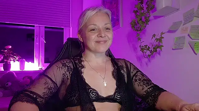 Linsy Kim online show from 4, 3, 2026