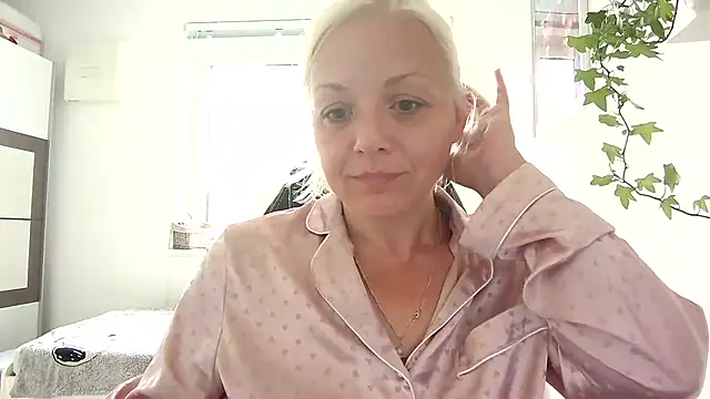 Snapshot of Linsy_Kim chatting on 13, 9, 2025 Linsy Kim online show from 13, 9, 2025