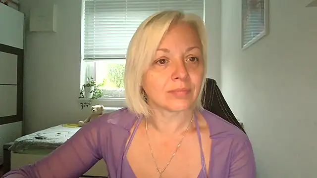 Snapshot of Linsy_Kim chatting on 2, 10, 2025 Linsy Kim online show from 2, 10, 2025