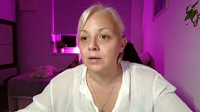 Snapshot of Linsy_Kim chatting on 14, 11, 2025 Linsy Kim online show from 14, 11, 2025