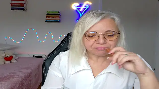 Linsy Kim online show from 26, 3, 2026