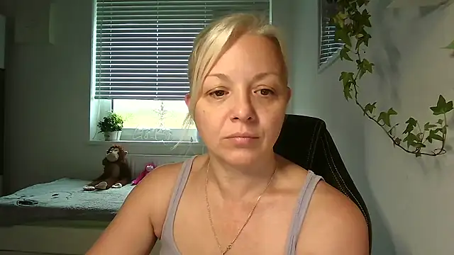 Snapshot of Linsy_Kim chatting on 9, 11, 2025 Linsy Kim online show from 9, 11, 2025