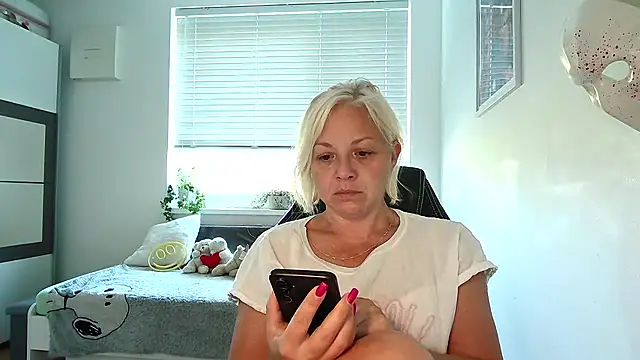 Snapshot of Linsy_Kim chatting on 20, 9, 2025 Linsy Kim online show from 20, 9, 2025