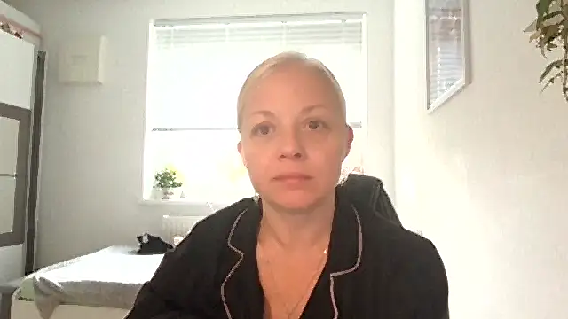 Snapshot of Linsy_Kim chatting on 16, 10, 2025 Linsy Kim online show from 16, 10, 2025