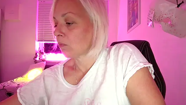 Snapshot of Linsy_Kim chatting on 19, 9, 2025 Linsy Kim online show from 19, 9, 2025