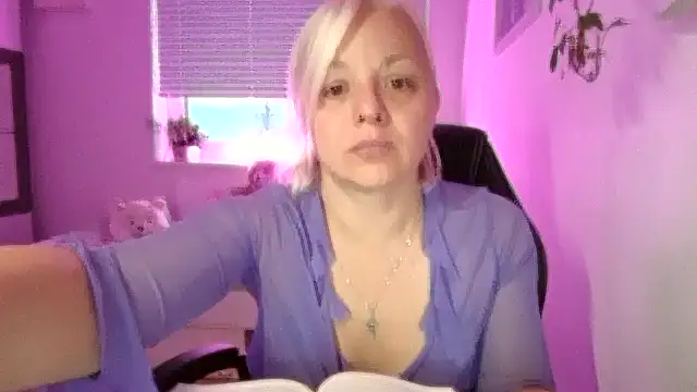 Snapshot of Linsy_Kim chatting on 20, 11, 2025 Linsy Kim online show from 20, 11, 2025