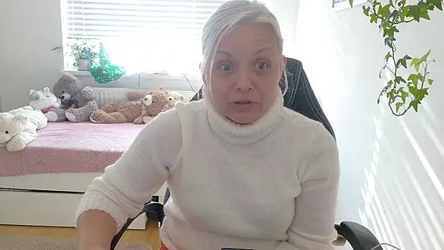 Linsy Kim online show from 2, 2, 2026