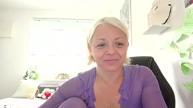 Snapshot of Linsy_Kim chatting on 17, 9, 2025 Linsy Kim online show from 17, 9, 2025