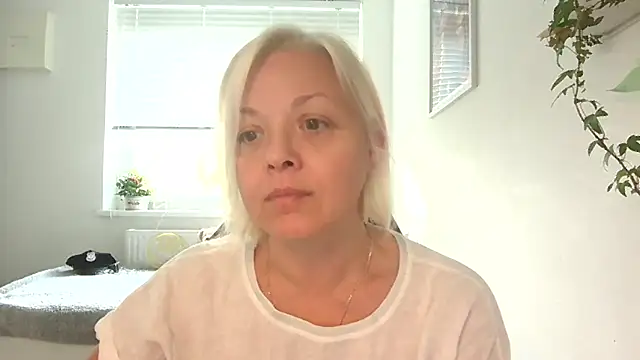 Snapshot of Linsy_Kim chatting on 14, 10, 2025 Linsy Kim online show from 14, 10, 2025