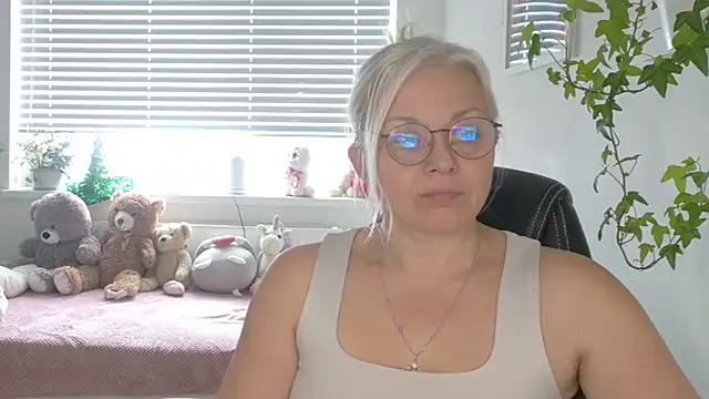 Linsy Kim online show from 6, 2, 2026