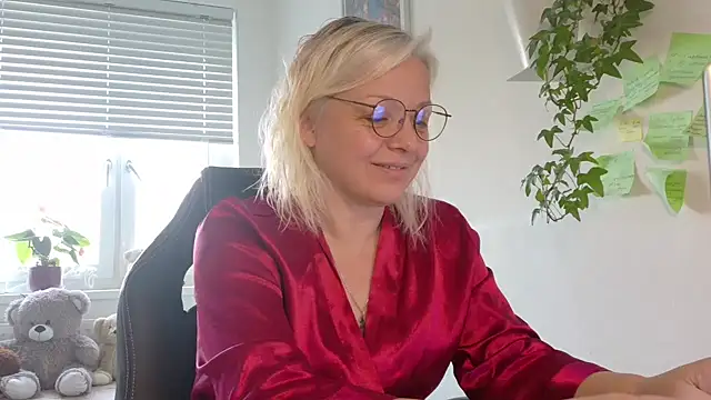 Linsy Kim online show from 11, 3, 2026