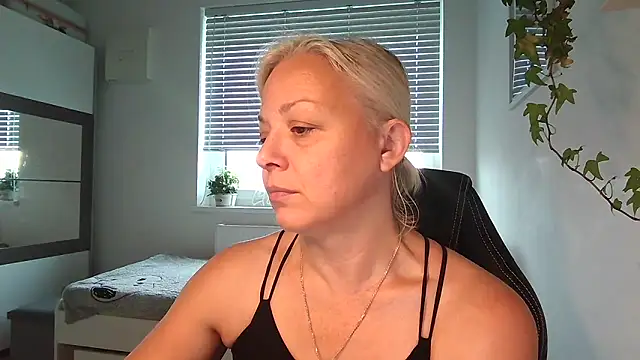 Snapshot of Linsy_Kim chatting on 5, 11, 2025 Linsy Kim online show from 5, 11, 2025