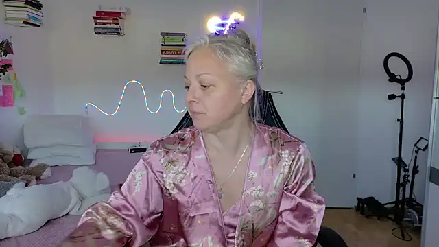 Linsy Kim online show from 5, 4, 2026