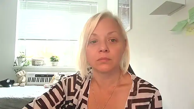 Snapshot of Linsy_Kim chatting on 8, 10, 2025 Linsy Kim online show from 8, 10, 2025