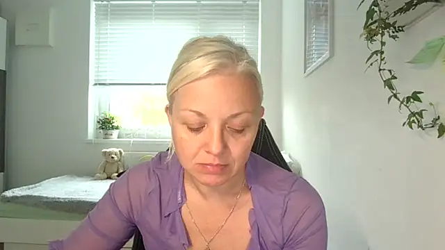 Snapshot of Linsy_Kim chatting on 15, 10, 2025 Linsy Kim online show from 15, 10, 2025