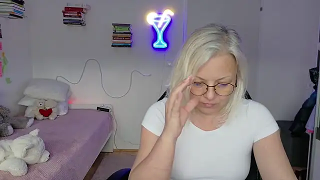 Linsy Kim online show from 16, 4, 2026