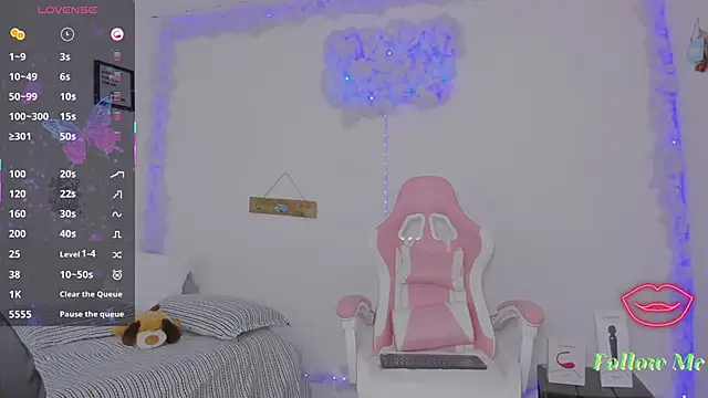 milfAaura online show from 16, 3, 2026