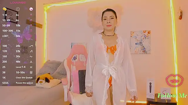 milfAaura online show from 23, 5, 2026