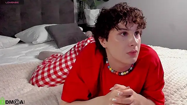 Adeline Perle online show from 14, 1, 2026