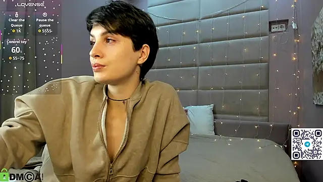 Adeline Perle online show from 26, 10, 2025