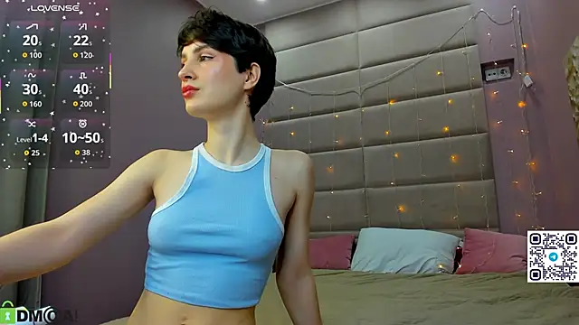 Adeline Perle online show from 5, 11, 2025