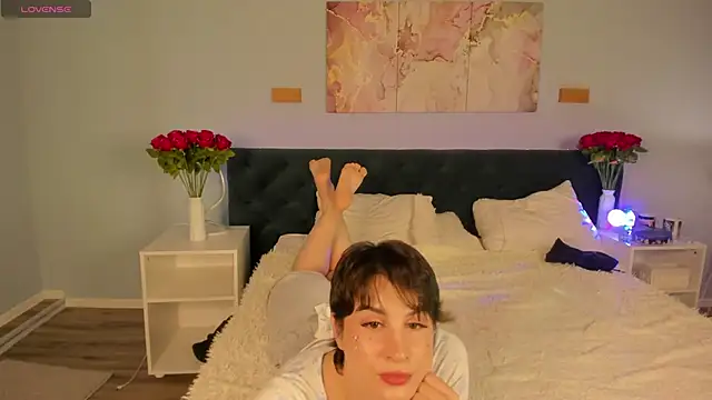 Adeline Perle online show from 26, 9, 2025