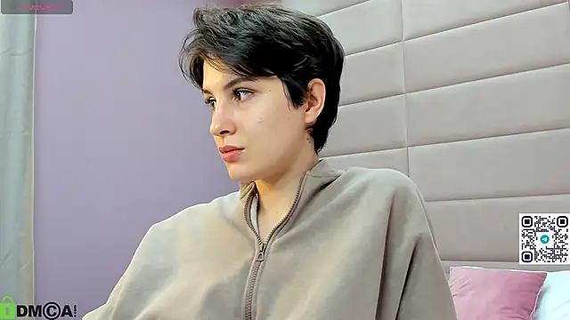 Adeline Perle online show from 23, 11, 2025