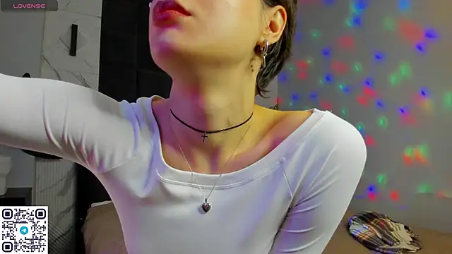 Adeline Perle online show from 24, 9, 2025