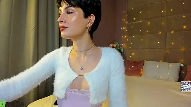 Adeline Perle online show from 18, 10, 2025