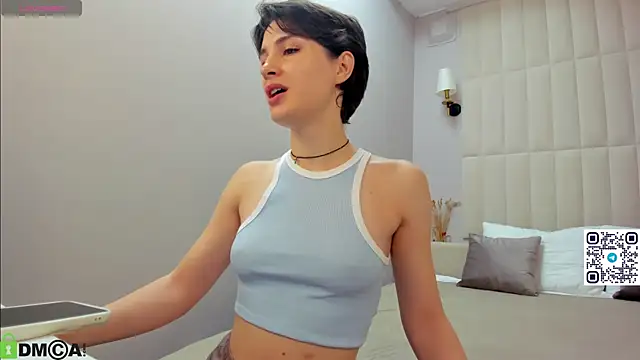 Adeline Perle online show from 27, 9, 2025