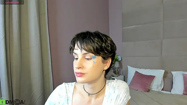 Adeline Perle online show from 11, 9, 2025