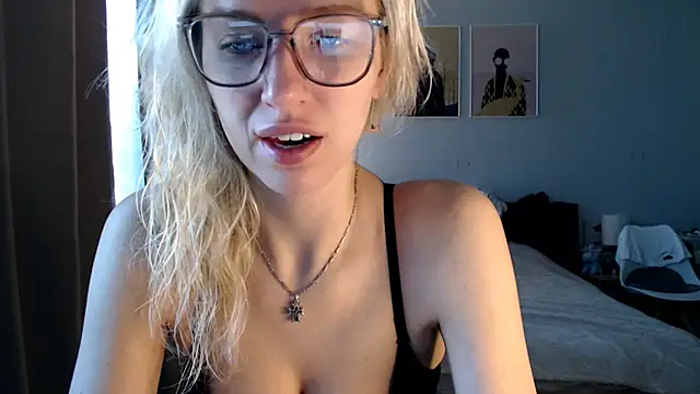 Snapshot of VivianCoke chatting on 7, 2, 2026 VivianCoke online show from 7, 2, 2026